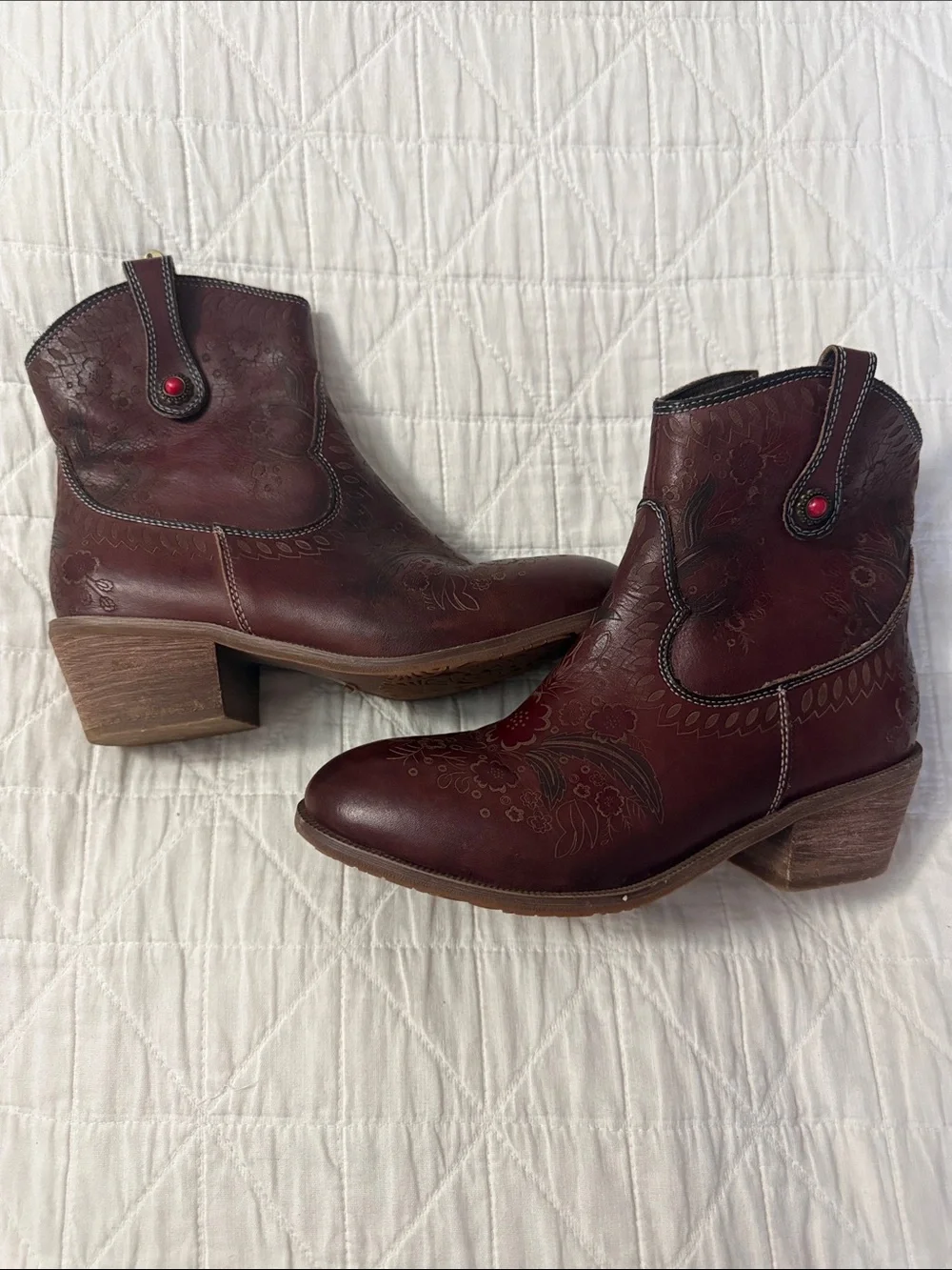 Women’s L’Artiste Galop Embossed Ankle Booties in Burgundy - Size 38 (7 1/2)